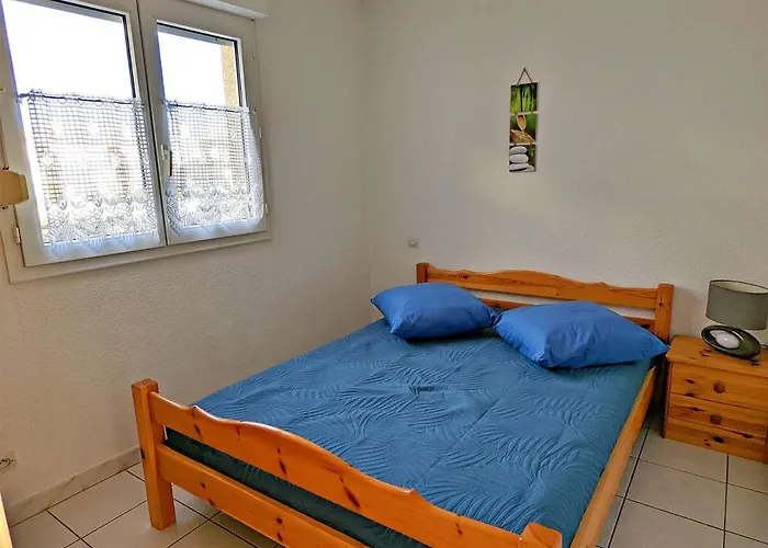 Avec Piscine Et Parking, Proche Des Commerces - Fr-1-387-189